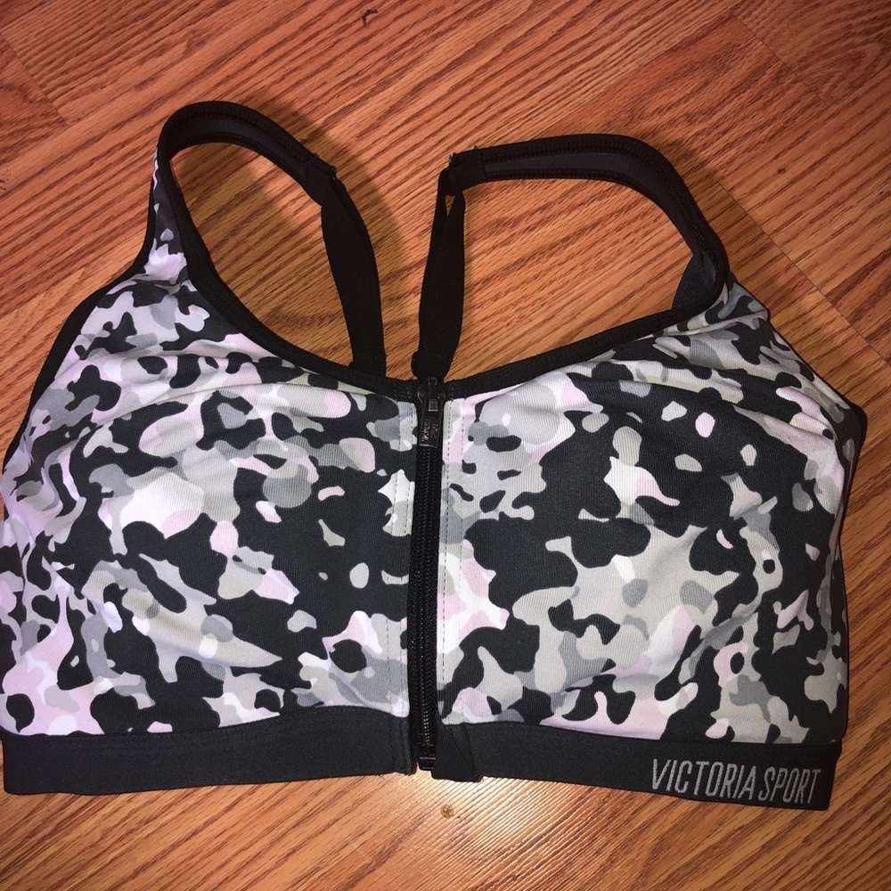 Front Close Victoria’s Sport Sports Bra